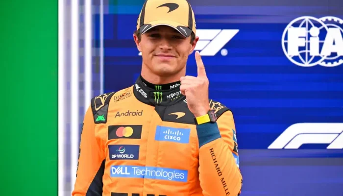 Lando Norris comemora pole position no GP da Holanda pela F1 2026 (Foto: JOHN THYS / AFP)