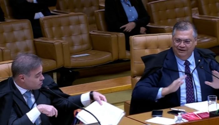 Mendonça e Dino discutem no STF sobre punição de ofensas a ministros — Foto: Reprodução/TV...