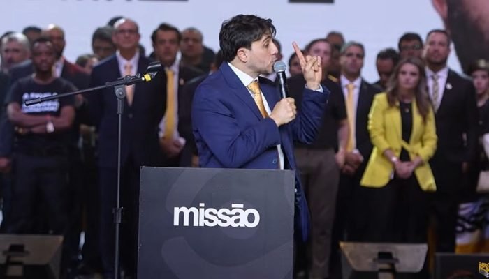Renan Santos durante a cerimônia de oficialização de sua candidatura à Presidência da Repúb...