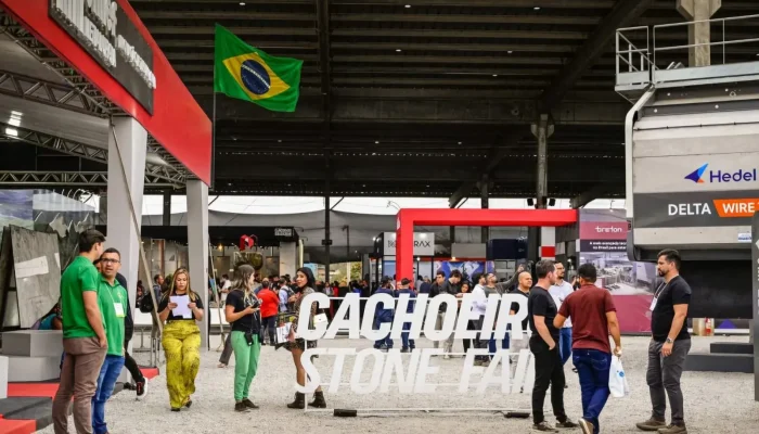 A Cachoeiro Stone Fair - feira do setor de rochas, é realizada no Exposição Carlos Caiado Barb...
