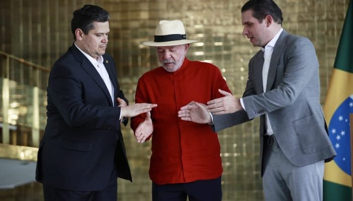 Davi Alcolumbre, Lula e Hugo Motta — Foto: Cristiano Mariz/Agência O Globo
