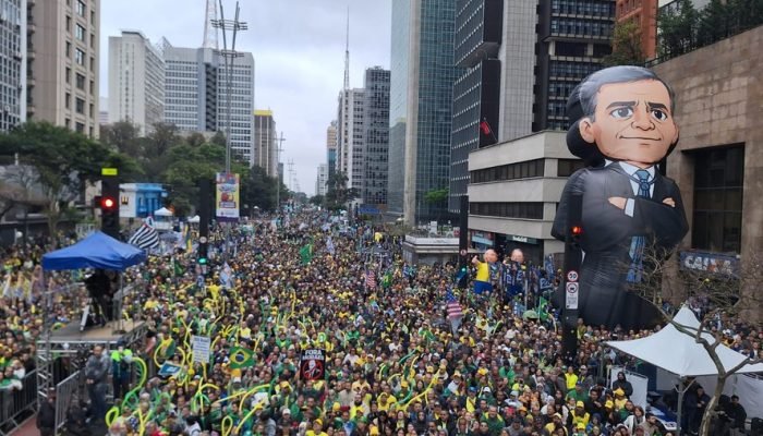Manifestação na Avenida Paulista — Foto: Sérgio Quintella/O Globo